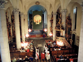 chiesa addobbata per il venerdì santo